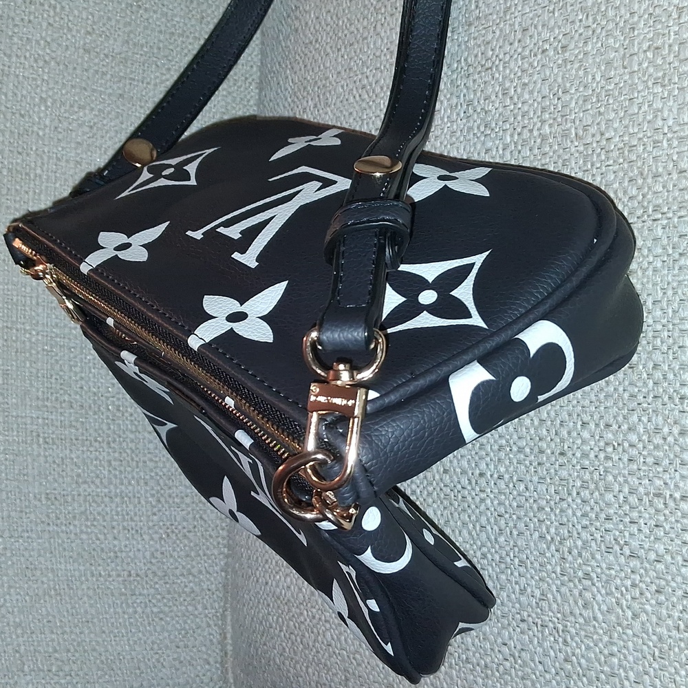 Purse  With Logo. Very Cute   1 DAY SALE Only.   Firm Price , - Picture 3 of 15